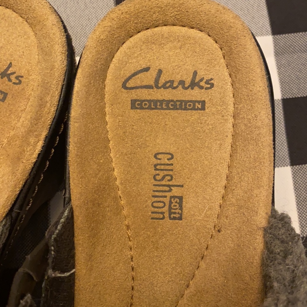 Crazy comfortable Clark Clogs!!!! - Picture 2 of 4